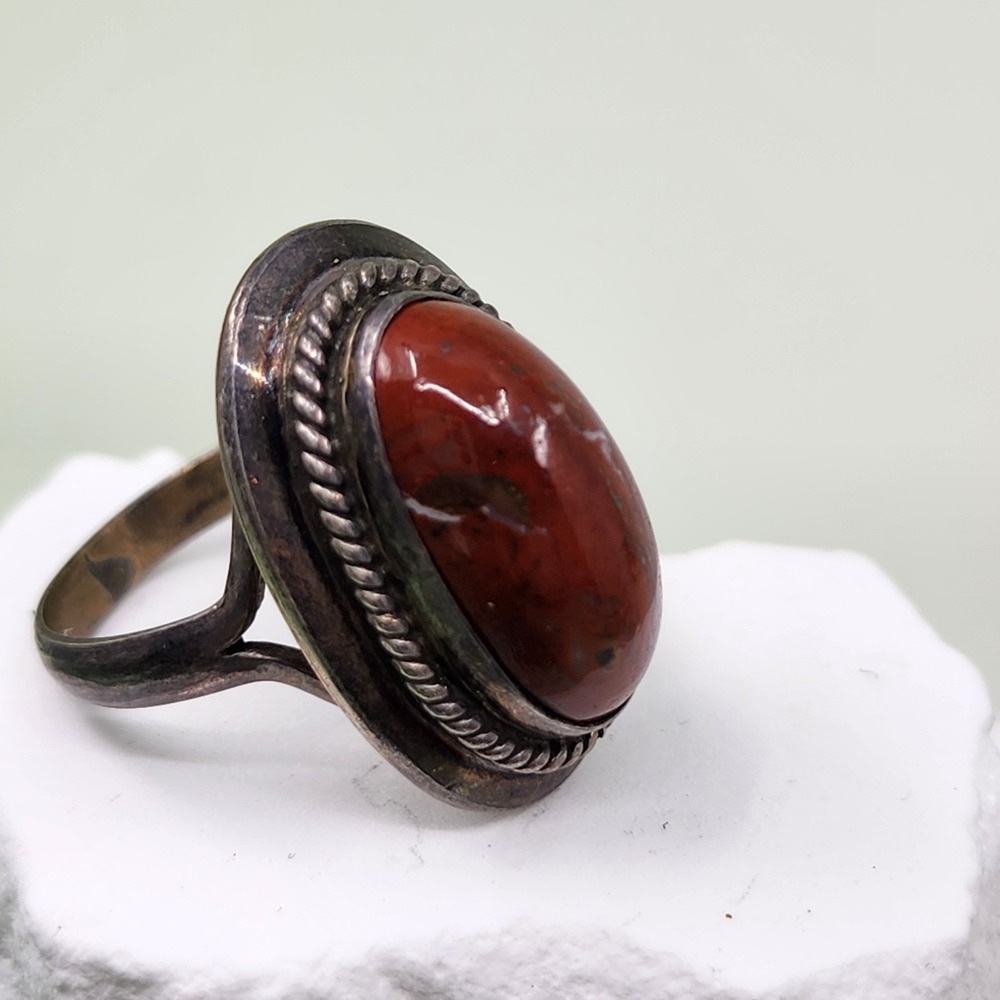 Vintage Oval Red Jasper Cabochon Ring Silver Tone Rope Bezel Statement Size 7.75